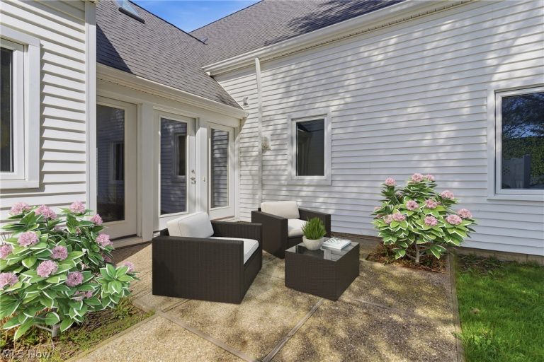 985 Goldenrod Trail, Aurora, OH - Photo 3