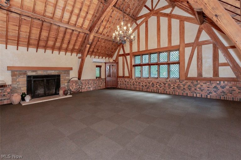 7020 Woodland Road, Chagrin Falls, OH - Photo 4