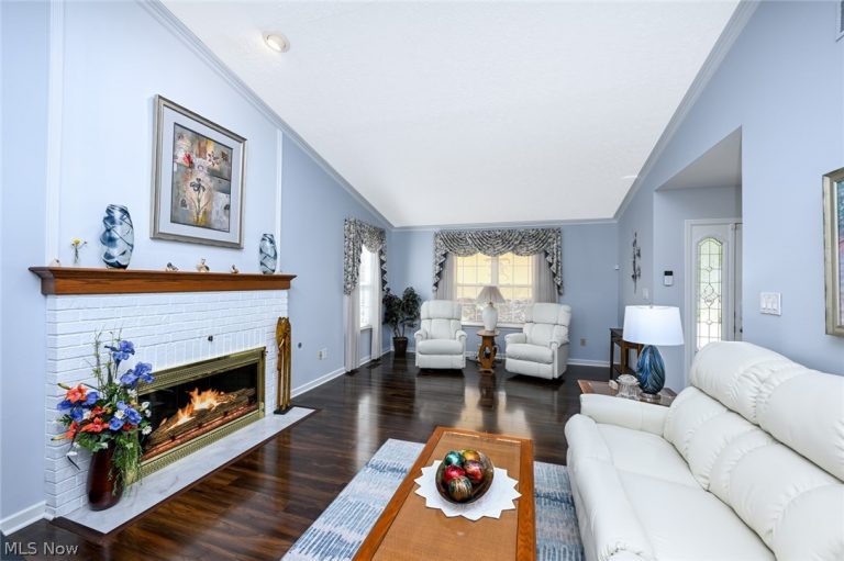 923 Elizabeth Court, Cuyahoga Falls, OH - Photo 4