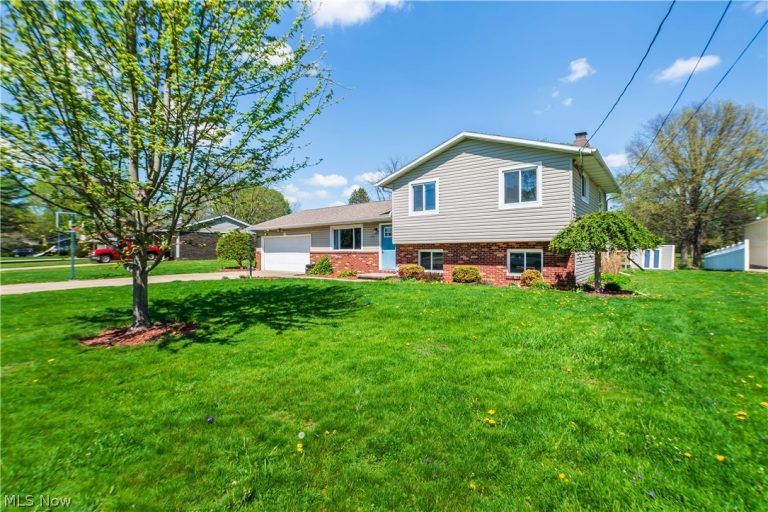 2375 Yorktown Street, Uniontown, OH - Photo 3