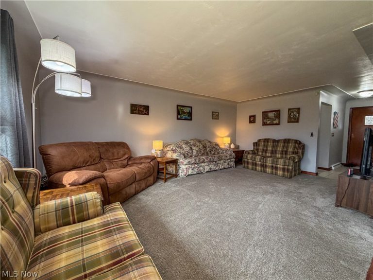 3161 Kingston Lane, Youngstown, OH - Photo 5