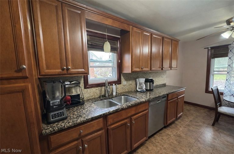 1753 Temple Avenue, Mayfield Heights, OH - Photo 5