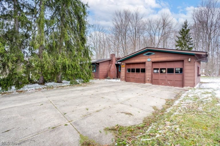 684 Sherwood Drive, Aurora, OH - Photo 3