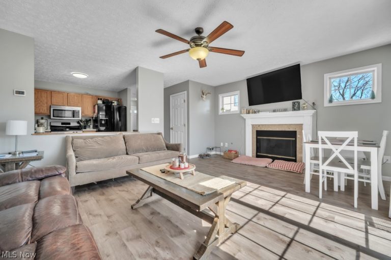 34955 Northview Circle, North Ridgeville, OH - Photo 5