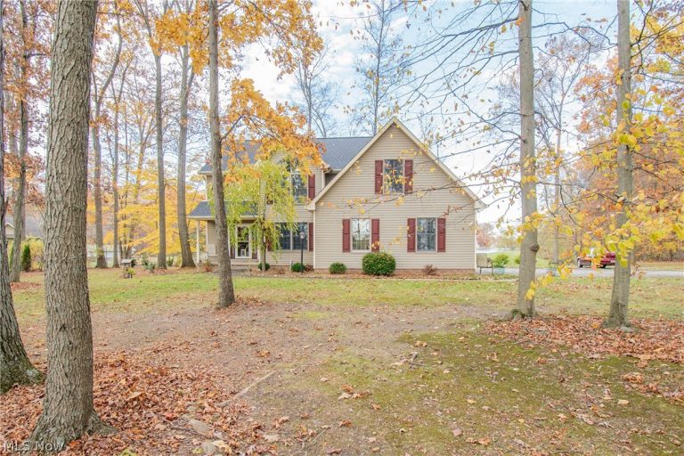 700 Stillwater Drive, Deerfield, OH, 44411