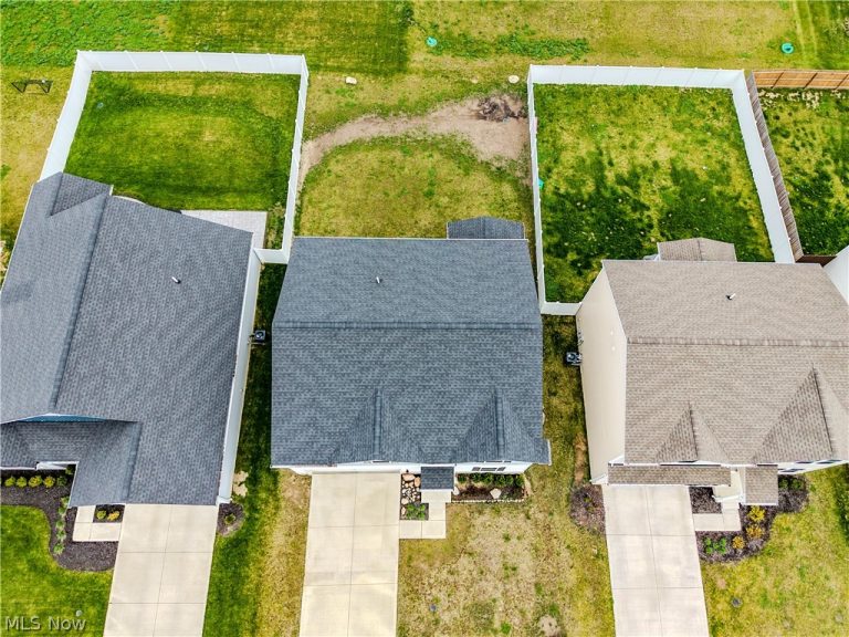 421 River Run Drive, Elyria, OH - Photo 3