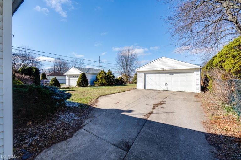 13801 Bangor Avenue, Garfield Heights, OH - Photo 3