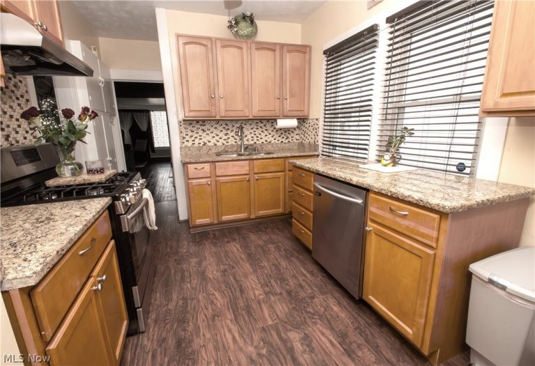 3425 Highview Avenue, Cleveland, OH - Photo 3