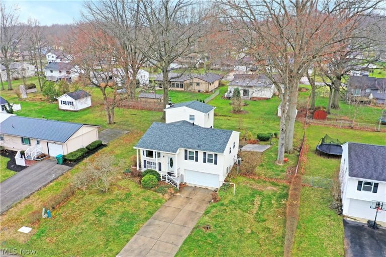 3702 Hightree Avenue, Warren, OH - Photo 3