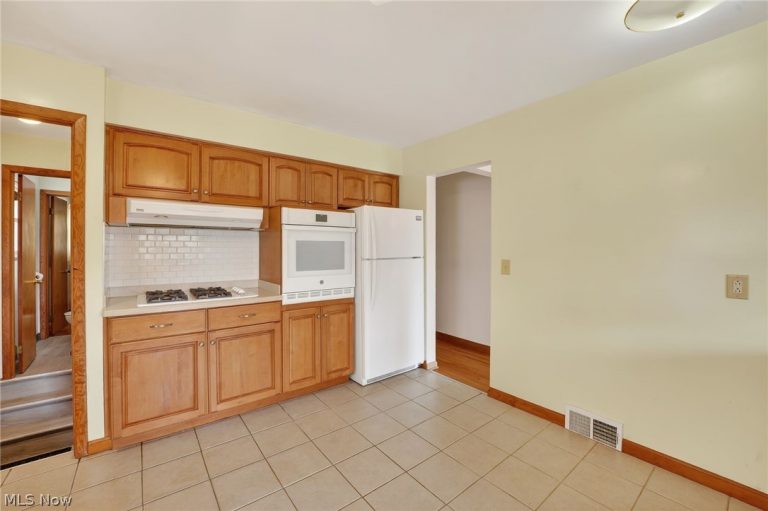 6010 Virginia Avenue, Parma, OH - Photo 8