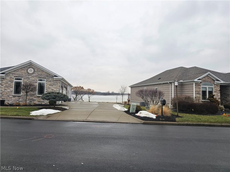 28 Shores Drive, Poland, OH - Photo 2