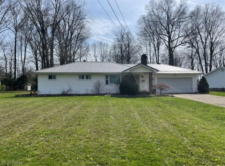 425 Laurel Street, Liberty, OH - Photo 2