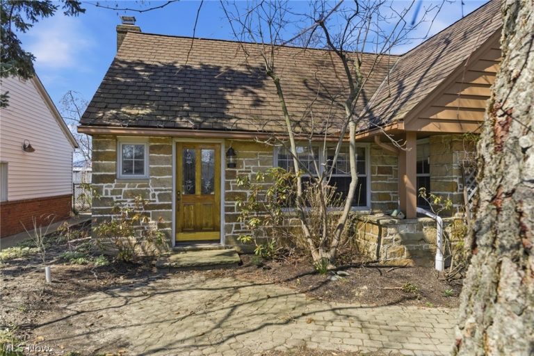 29319 Cresthaven Drive, Willowick, OH - Photo 4