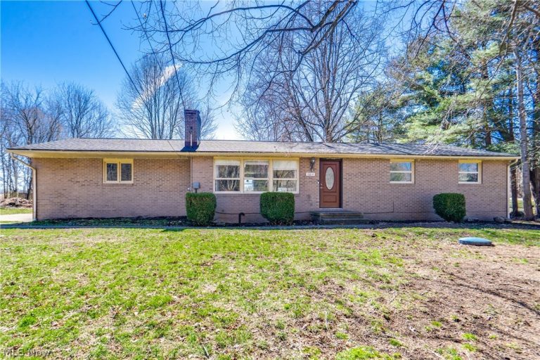 6814 Skylane Street, North Canton, OH - Photo 2