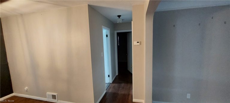 18310 Harvard Avenue, Cleveland, OH - Photo 5