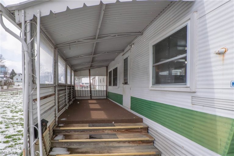 3001 Pepperhill Road, Akron, OH - Photo 2