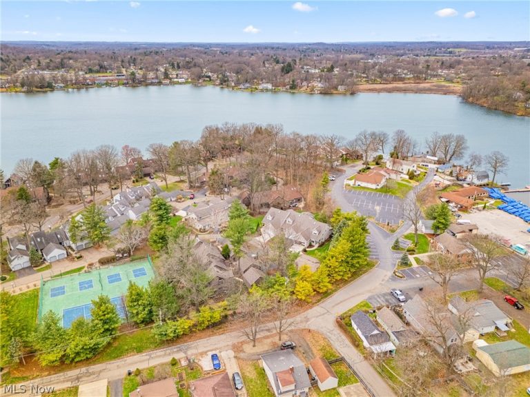 1536 Baycrest Drive, Canton, OH - Photo 2