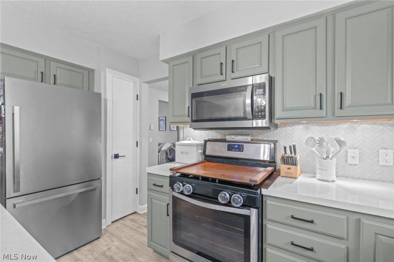 107 Keswick Court, Amherst, OH - Photo 6