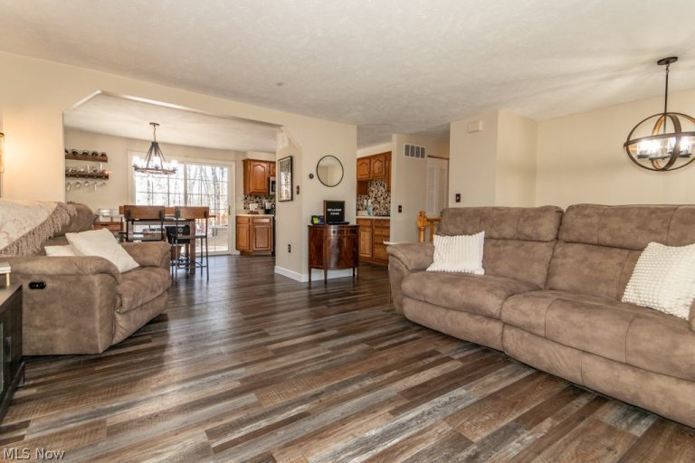5430 Oak Ridge Drive, Willoughby, OH - Photo 2