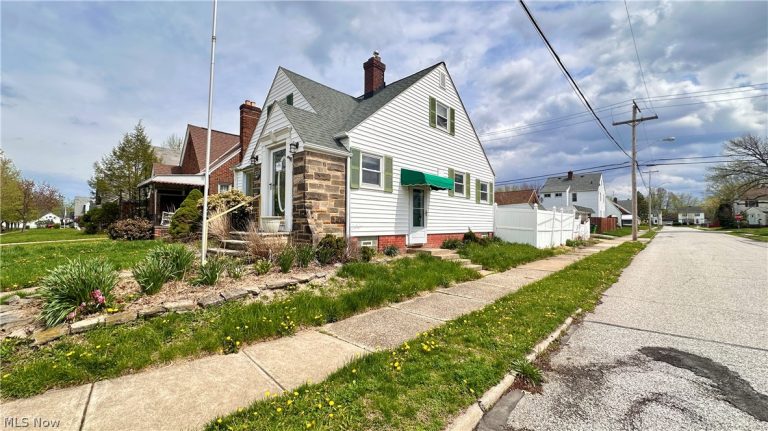 275 210th Street, Euclid, OH - Photo 2