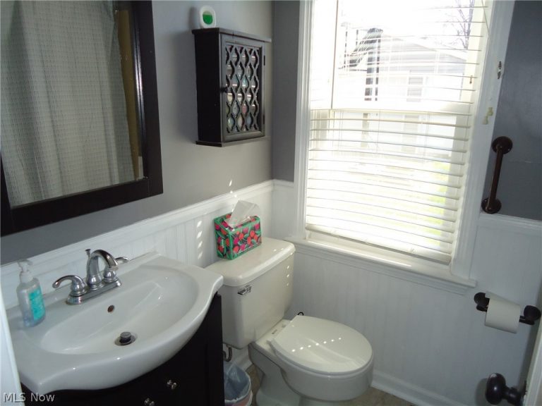 318 Van Buren Avenue, Cuyahoga Falls, OH - Photo 4