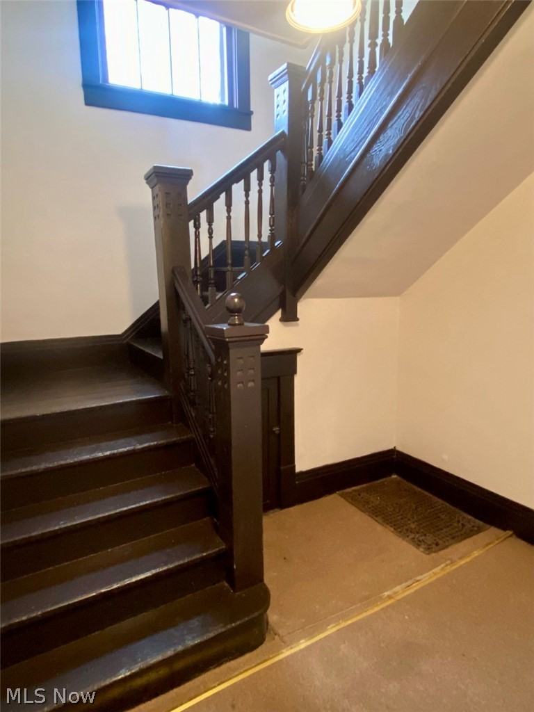 390 Doyle Street, Akron, OH - Photo 2