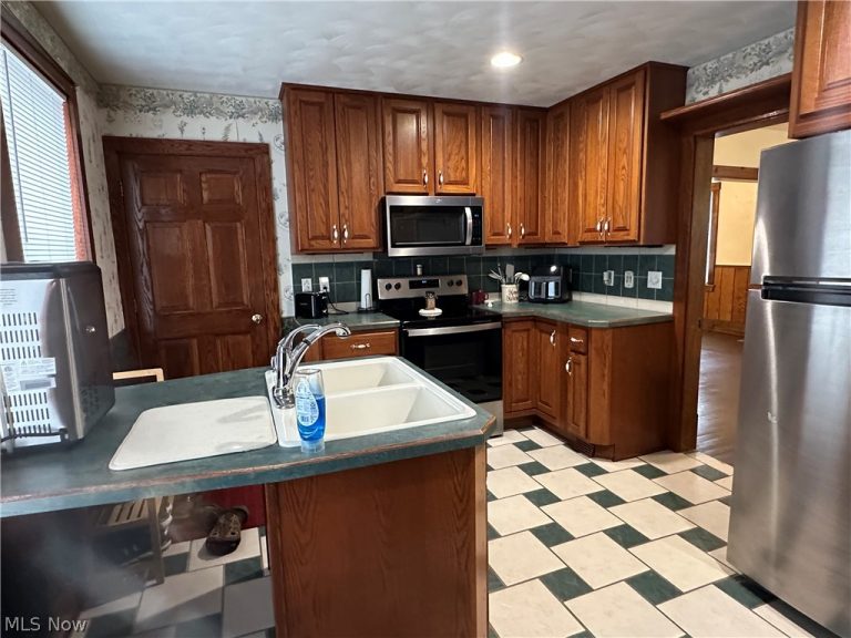 402 Lincoln Way, Lisbon, OH - Photo 4