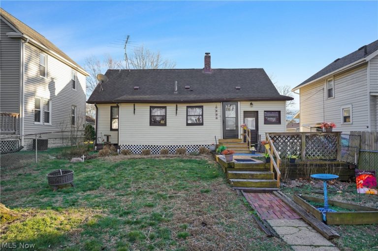 1237 Mcintosh Avenue, Akron, OH - Photo 2