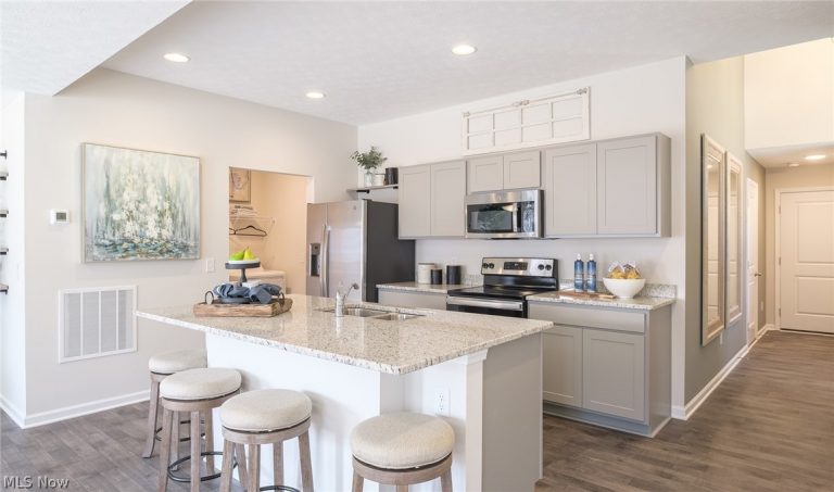 424 Honeycrisp Drive, Louisville, OH - Photo 2