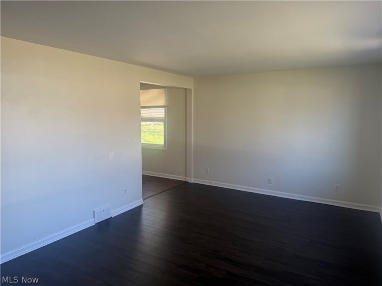 2471 Chaney Circle, Youngstown, OH - Photo 2