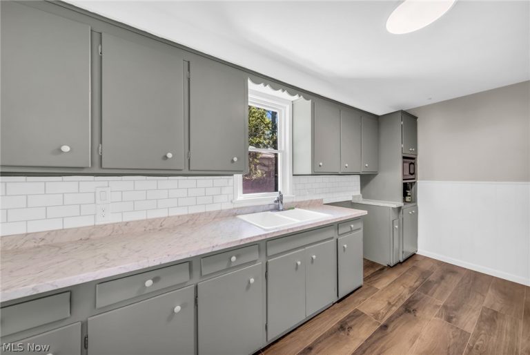 323 Groveland Club Drive, Cleveland, OH - Photo 8