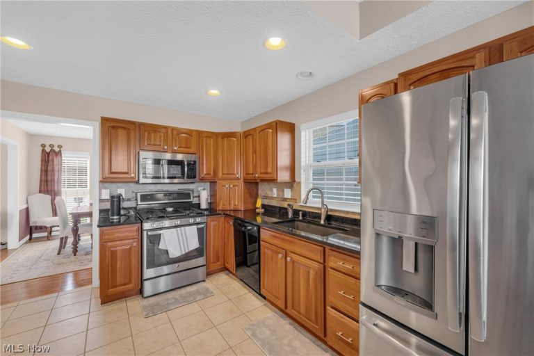 5535 Indian Wells Drive, Medina, OH - Photo 8