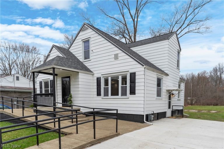 2526 Stocker Avenue, Youngstown, OH - Photo 4