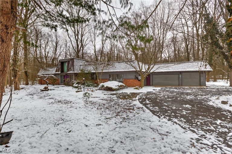 50 Redfern Drive, Youngstown, OH - Photo 4