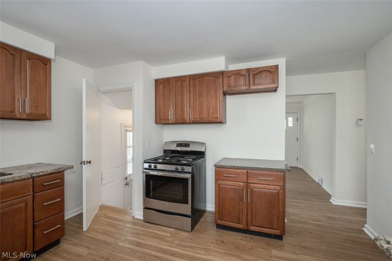 1547 Clermont Road, Cleveland, OH - Photo 8