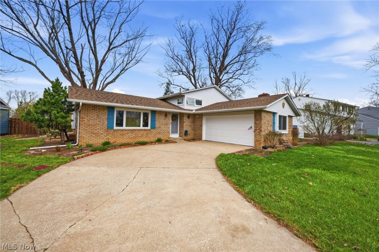 4560 Newbury Drive, Vermilion, OH - Photo 2