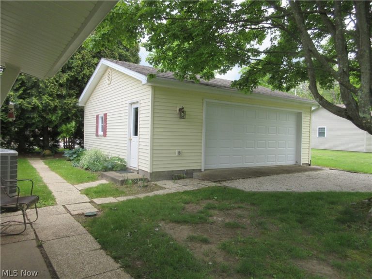 5991 Lake Shore Drive, Andover, OH - Photo 3