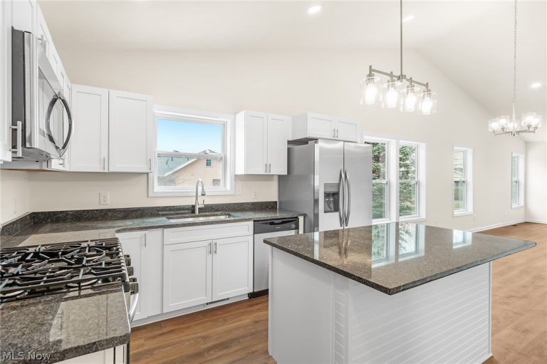 1328 Hazelwood, Akron, OH - Photo 6