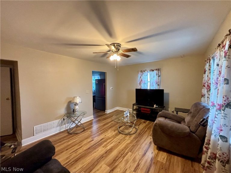 604 Jefferson Avenue, Barberton, OH - Photo 2