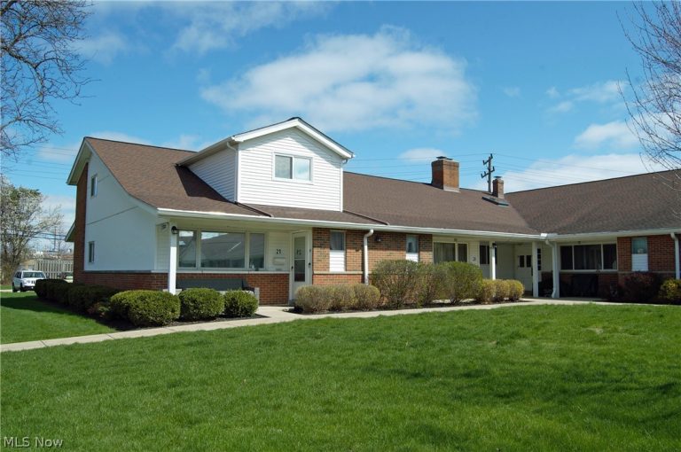25600 Country Club Boulevard #18, North Olmsted, OH, 44070