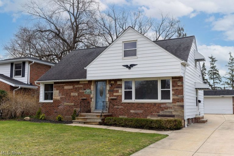 5404 Beacon Road, Lyndhurst, OH - Photo 2