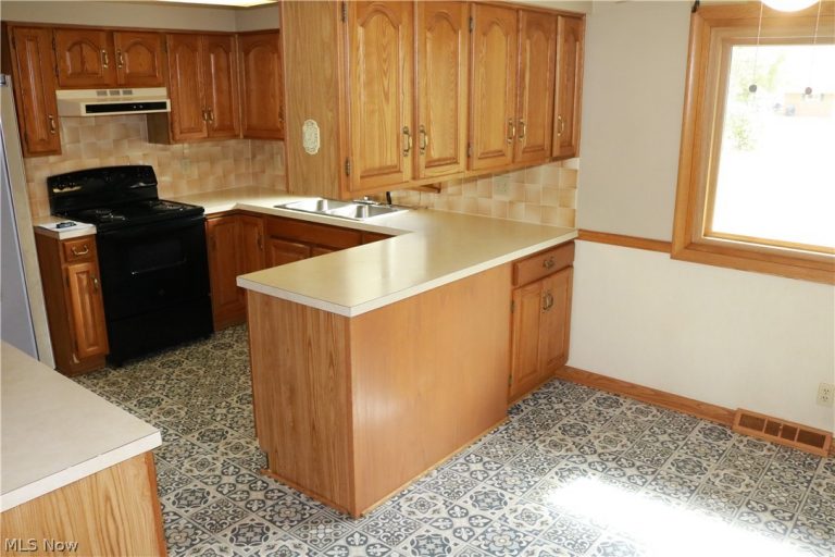 3788 Carl Street, Uniontown, OH - Photo 5