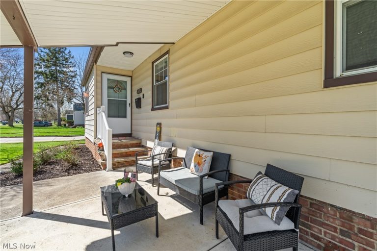 6788 Orchard Boulevard, Parma Heights, OH - Photo 3