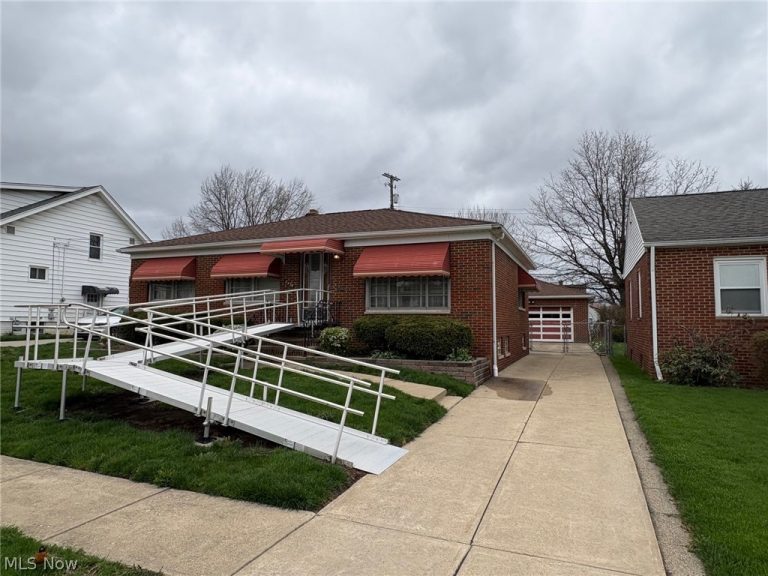 2436 Tuxedo Avenue, Parma, OH - Photo 4
