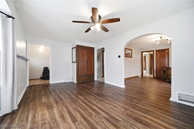 5918 Maplewood Road, Mayfield Heights, OH - Photo 6