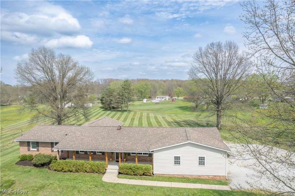 6459 Smith Kramer Street, Hartville, OH