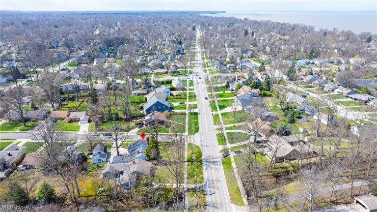 25301 Wolf Road, Bay Village, OH - Photo 4