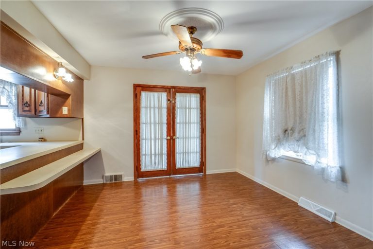 584 Hawkins Avenue, Akron, OH - Photo 8