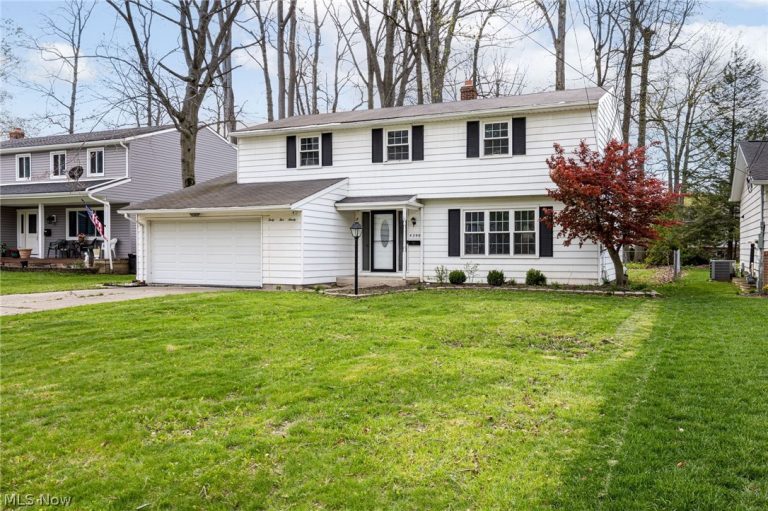 4590 Brendan Lane, North Olmsted, OH - Photo 3