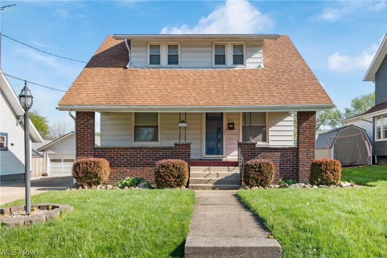 881 College Road, Alliance, OH - Photo 3